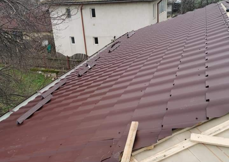 Firma reparatii acoperisuri, interventii urgente.